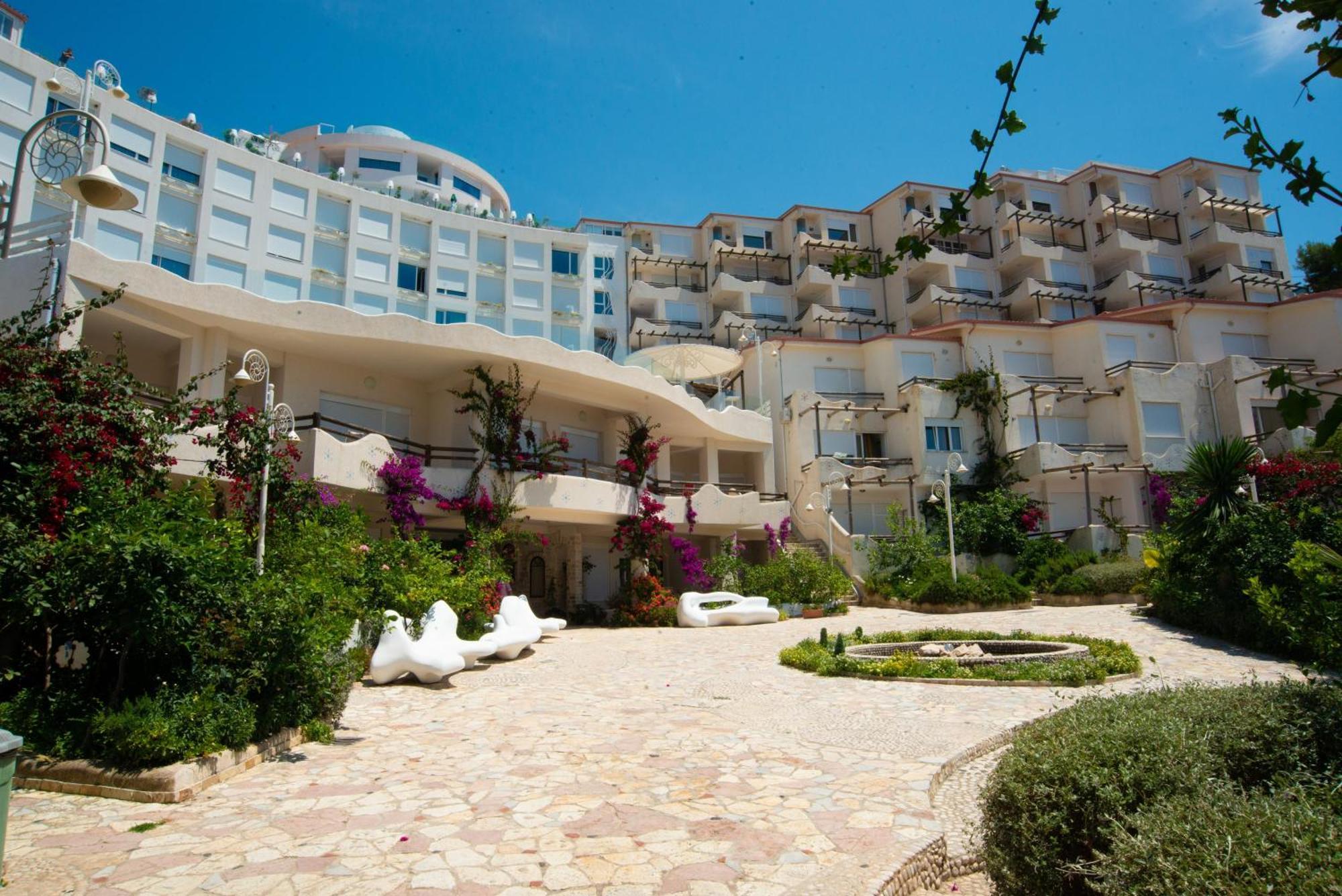 Bougainville Bay Apartments Sarandë Exteriör bild