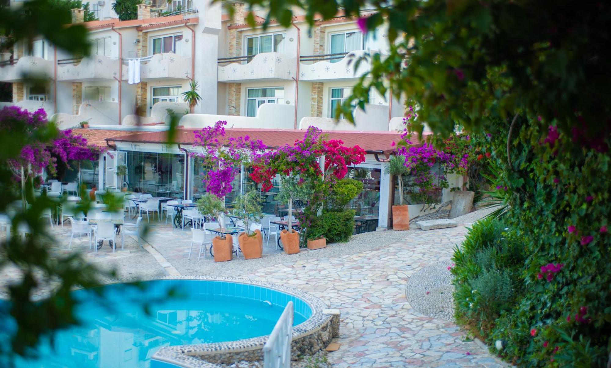 Bougainville Bay Apartments Sarandë Exteriör bild