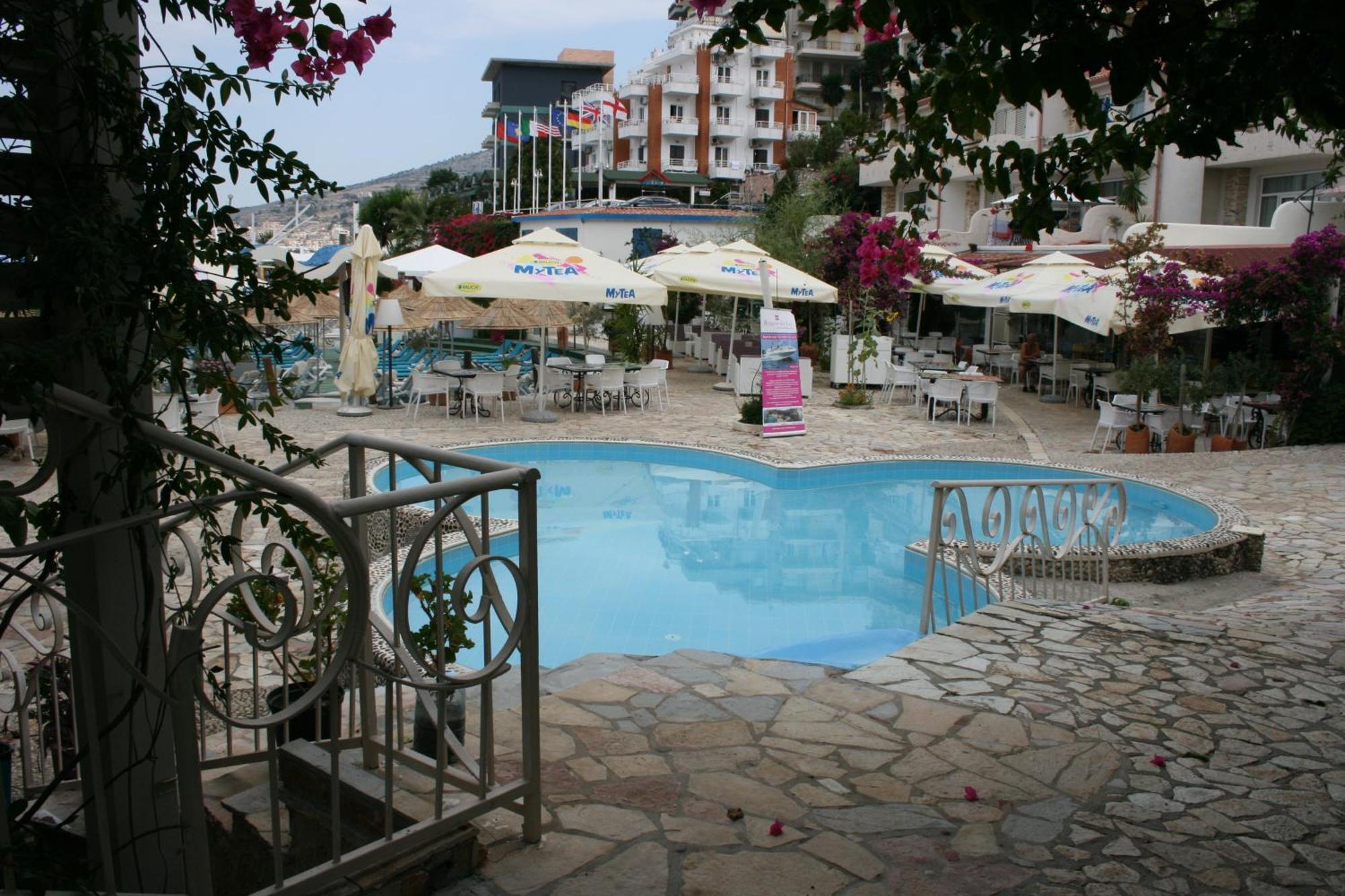 Bougainville Bay Apartments Sarandë Exteriör bild