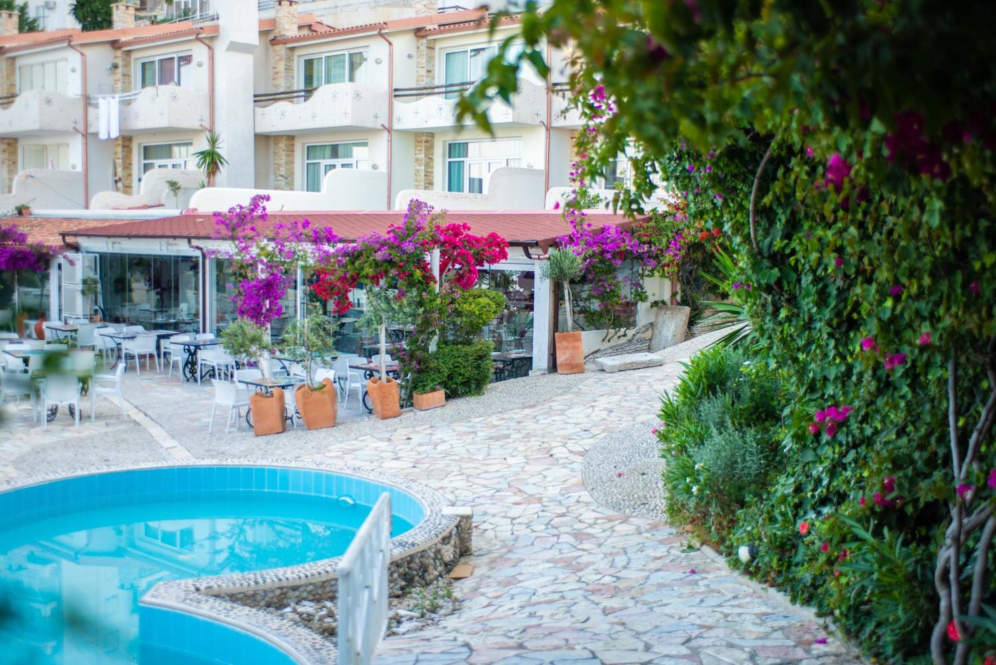 Bougainville Bay Apartments Sarandë Exteriör bild