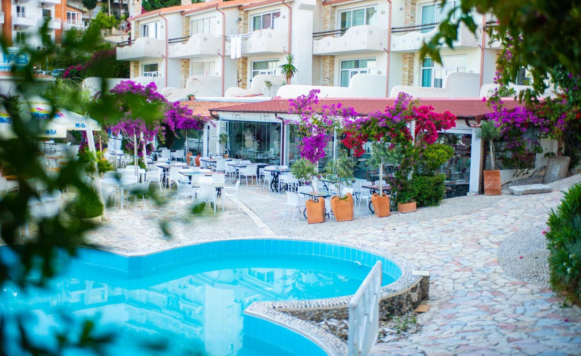 Bougainville Bay Apartments Sarandë Exteriör bild