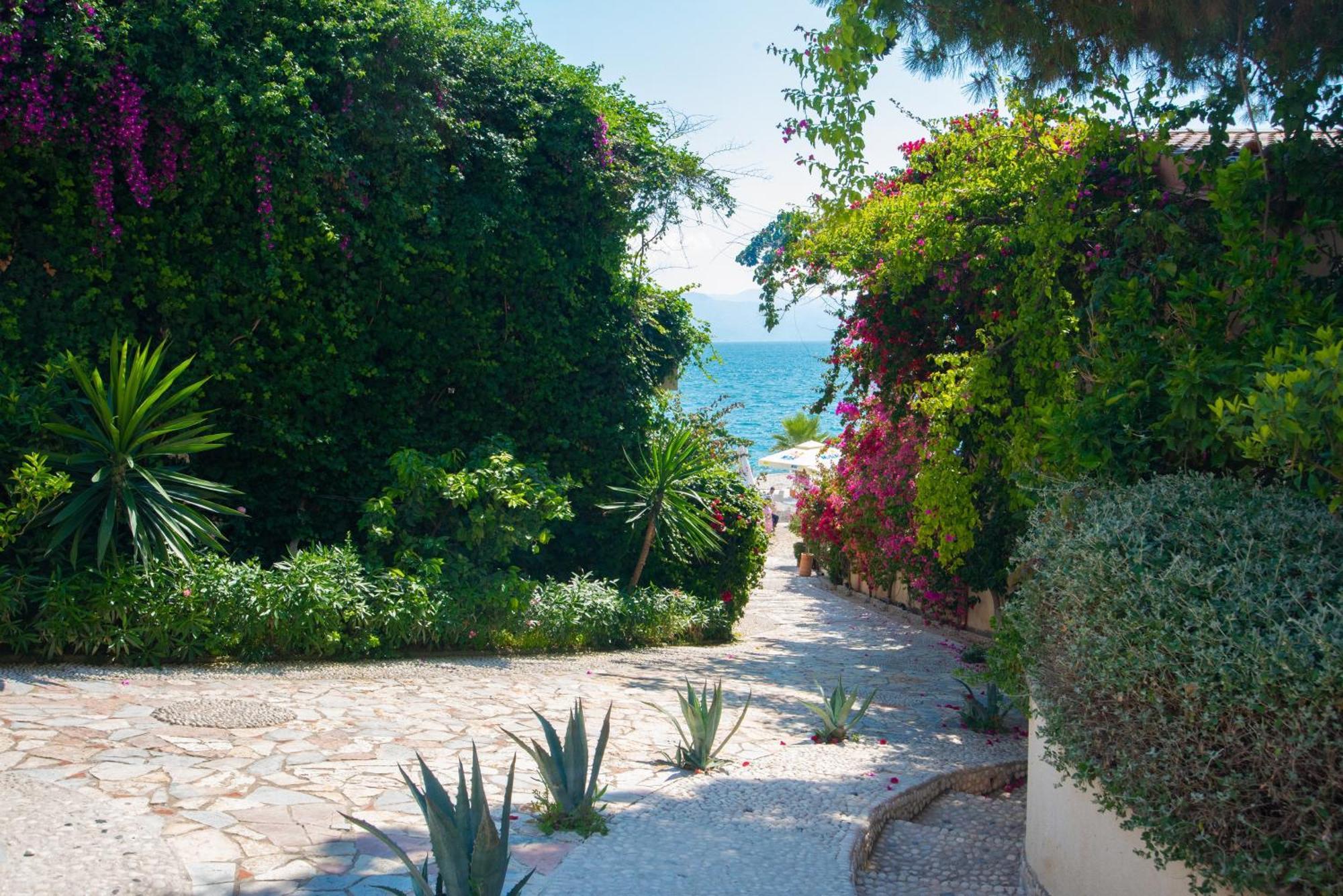 Bougainville Bay Apartments Sarandë Exteriör bild