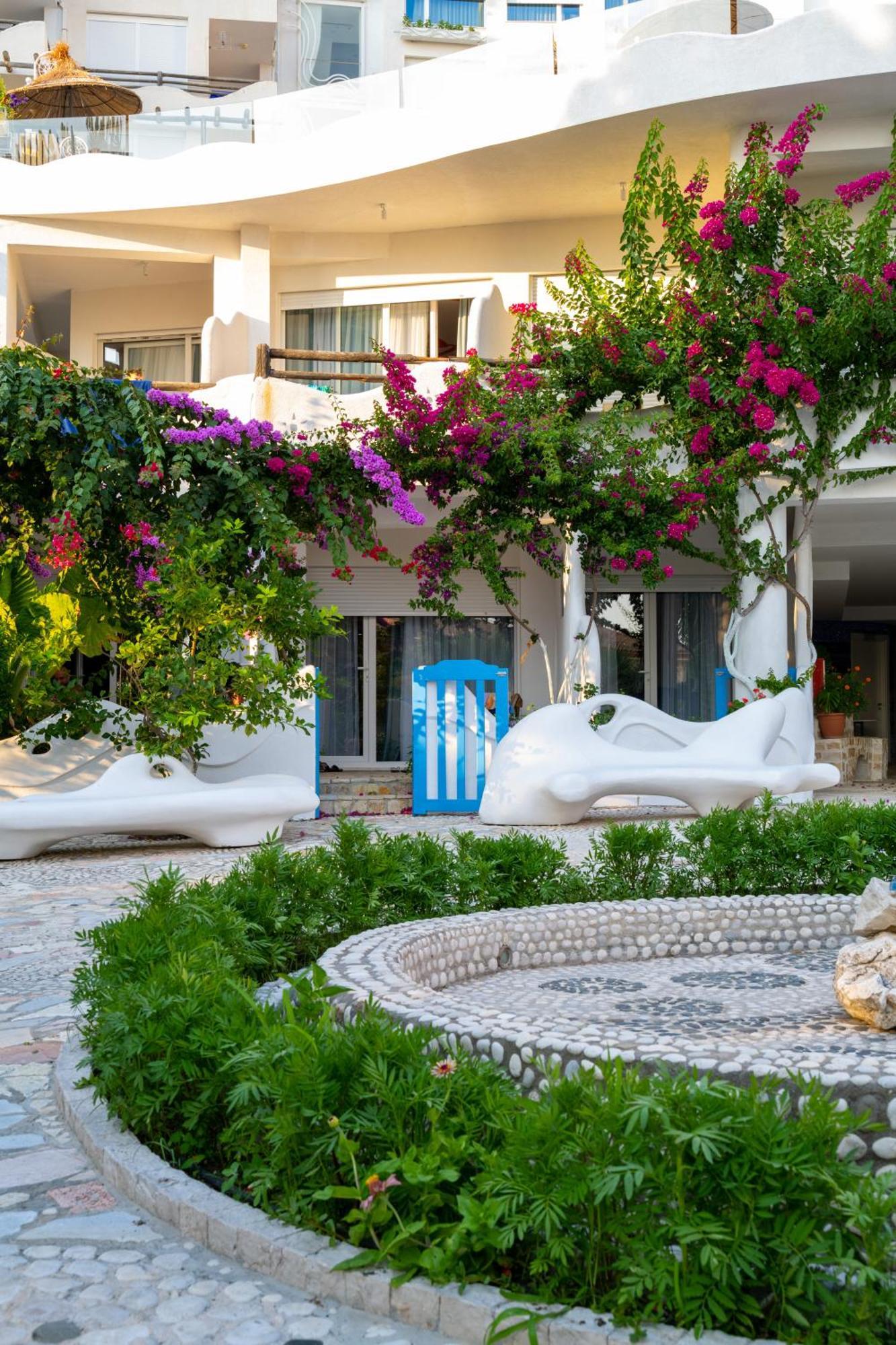 Bougainville Bay Apartments Sarandë Exteriör bild